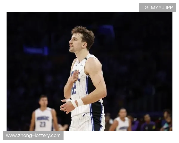 伊戈达拉竖中指引发热议 NBA赛场背后隐藏的情绪与冲突解读 伊戈达拉竖中指引发热议 NBA赛场背后隐藏的情绪与冲突解读